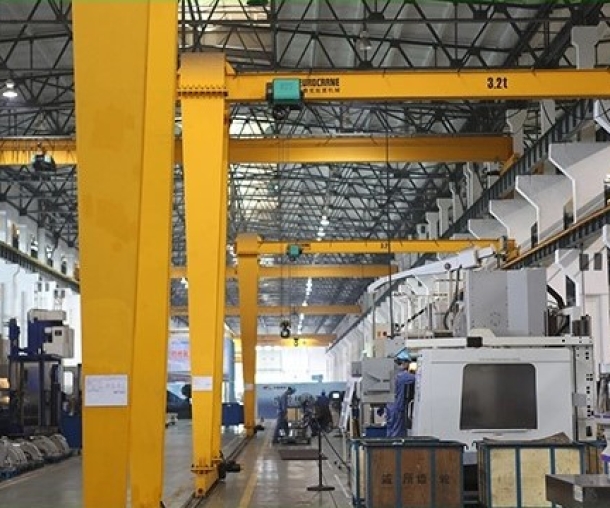 BÁN CỔNG TRỤC